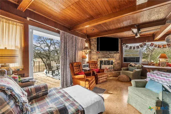 $315,000 | 33 Fairway Drive, Hilltop Lakes, TX 77871