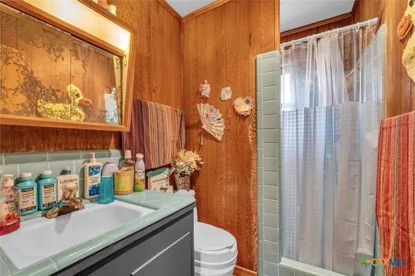 $315,000 | 33 Fairway Drive, Hilltop Lakes, TX 77871