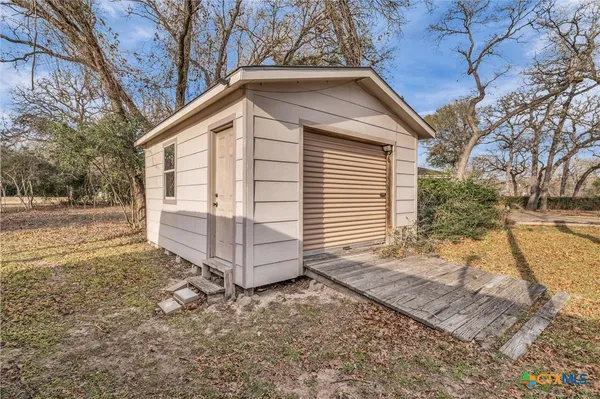 $305,000 | 33 Fairway Drive, Hilltop Lakes, TX 77871