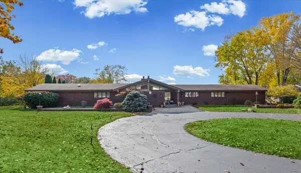 $574,900 | 120 Thornhill Drive, Danville, IL 61832