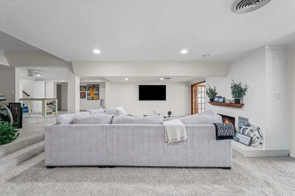 $574,900 | 120 Thornhill Drive, Danville, IL 61832