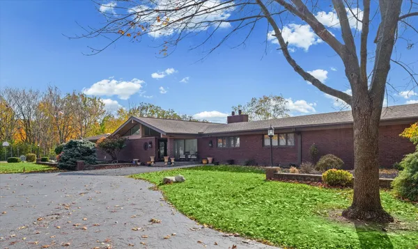 $574,900 | 120 Thornhill Drive, Danville, IL 61832