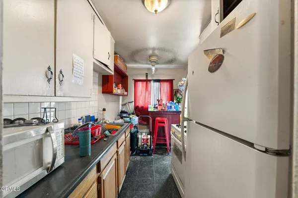 a kitchen that has a lot of cabinets