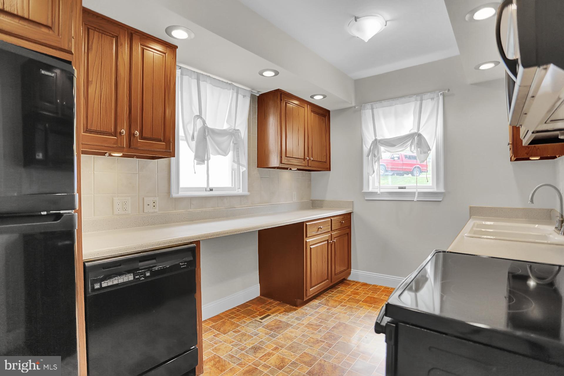 938 New Holland Road Reading, PA 19607 - Photo 3 of 14