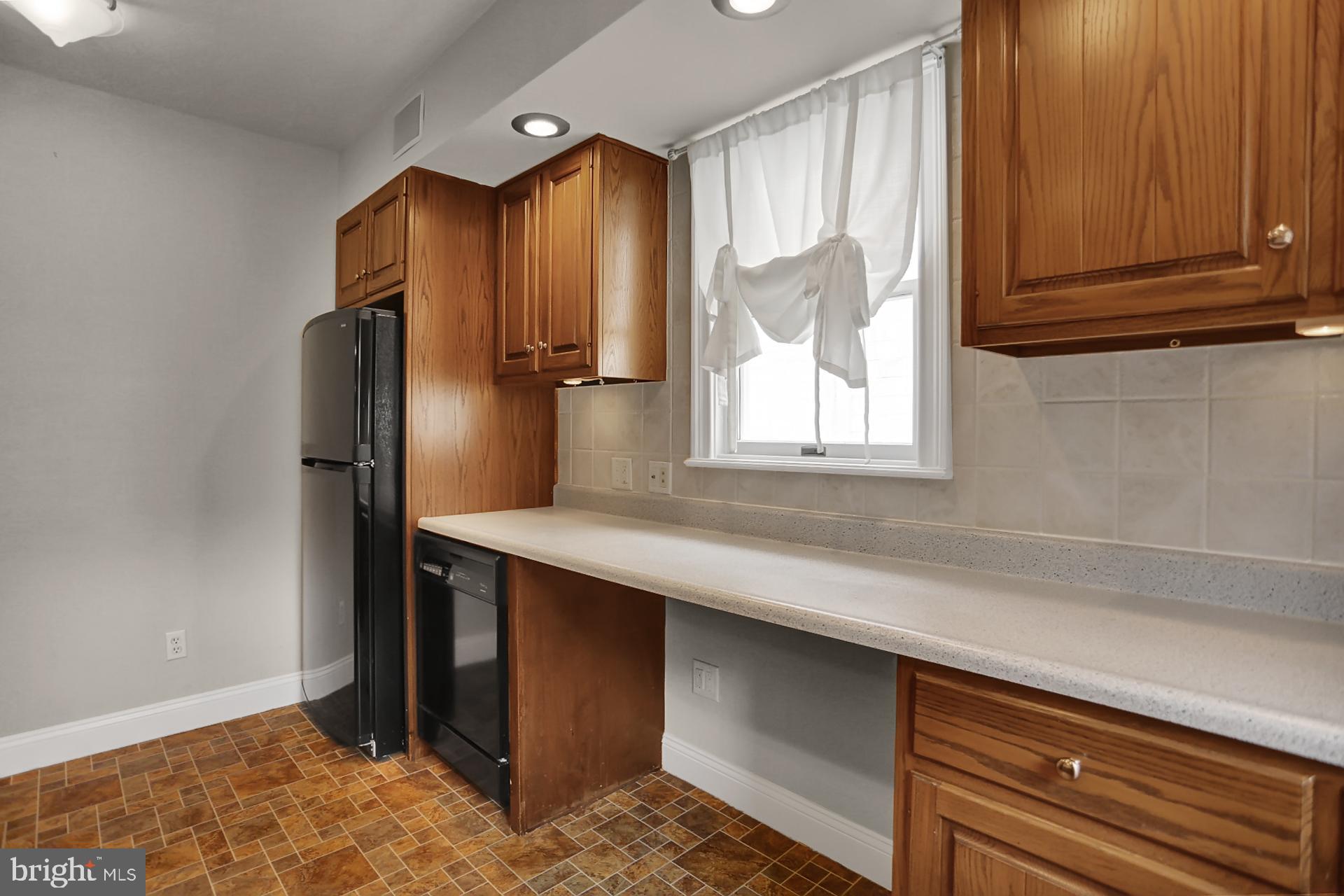 938 New Holland Road Reading, PA 19607 - Photo 4 of 14