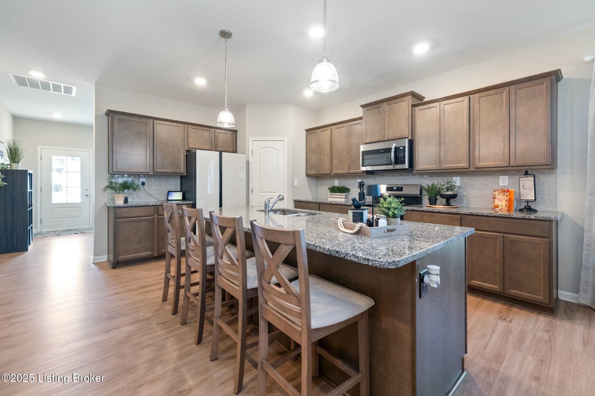 8428 Gateway Run Road Louisville, KY 40229 - Photo 6 of 63 tempImagexrJALe