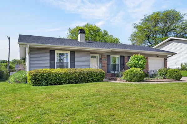 a view of a house with a yard