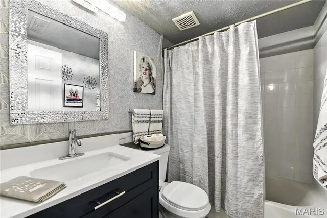 $189,900 | 1968 Green Glen Drive, Unit 102, St. Louis, MO 63122