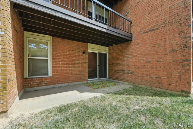 $189,900 | 1968 Green Glen Drive, Unit 102, St. Louis, MO 63122