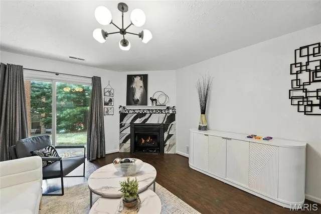 $189,900 | 1968 Green Glen Drive, Unit 102, St. Louis, MO 63122