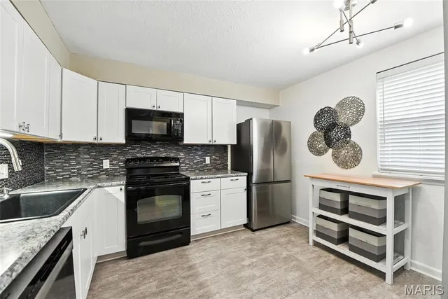 $189,900 | 1968 Green Glen Drive, Unit 102, St. Louis, MO 63122