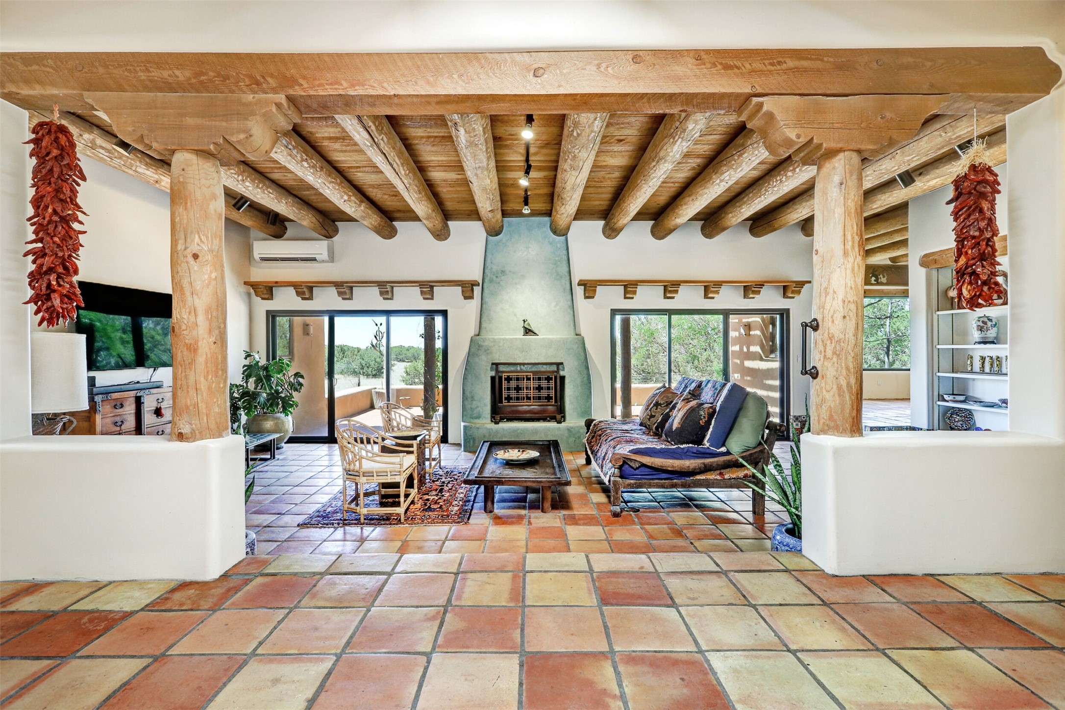 13 Herrada Court Santa Fe, NM 87508 - Photo 4 of 18 living room