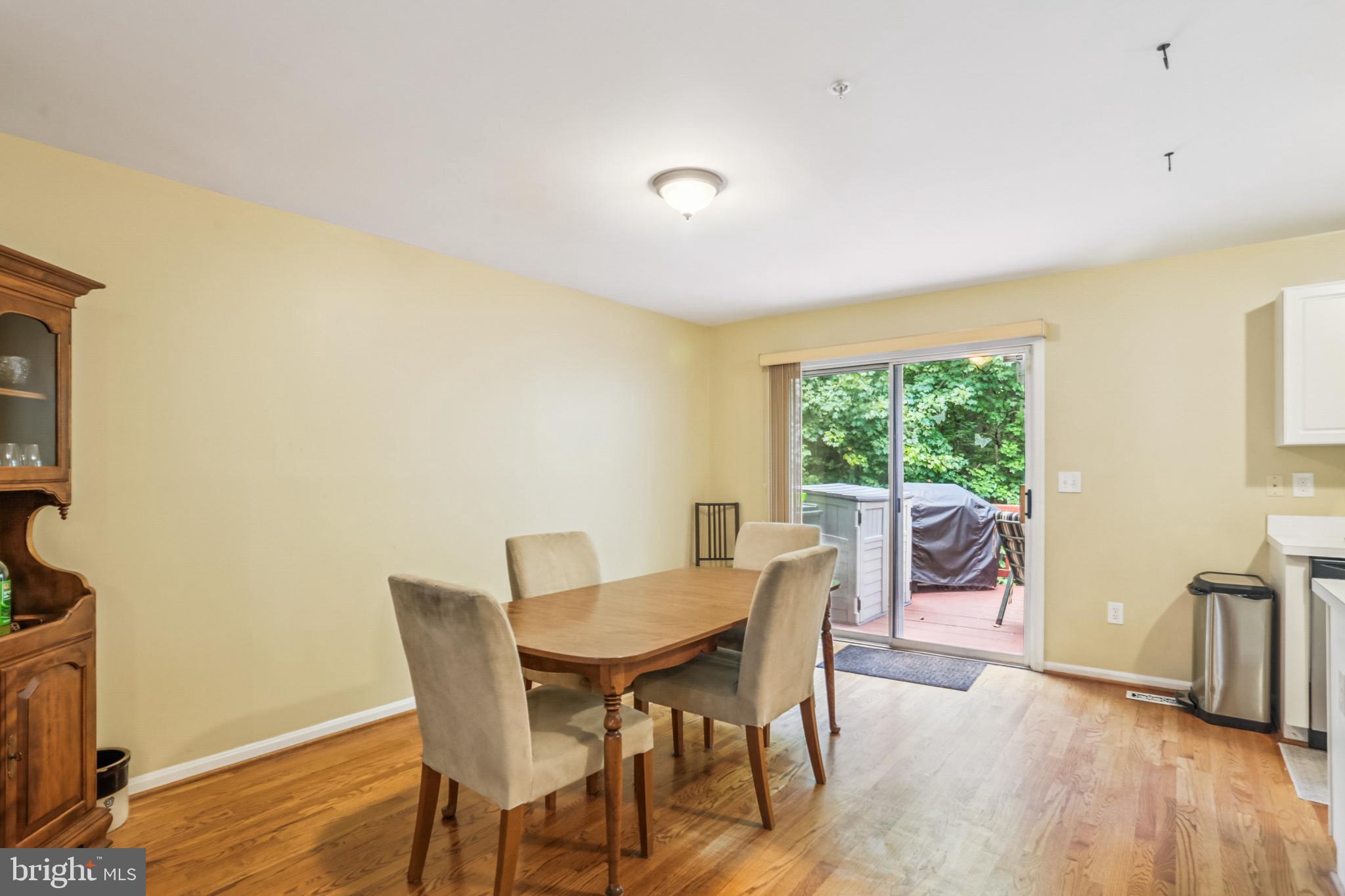 15129 Deer Valley Terrace Silver Spring, MD 20906 - Photo 7 of 30 Large dining area off the kitchen.