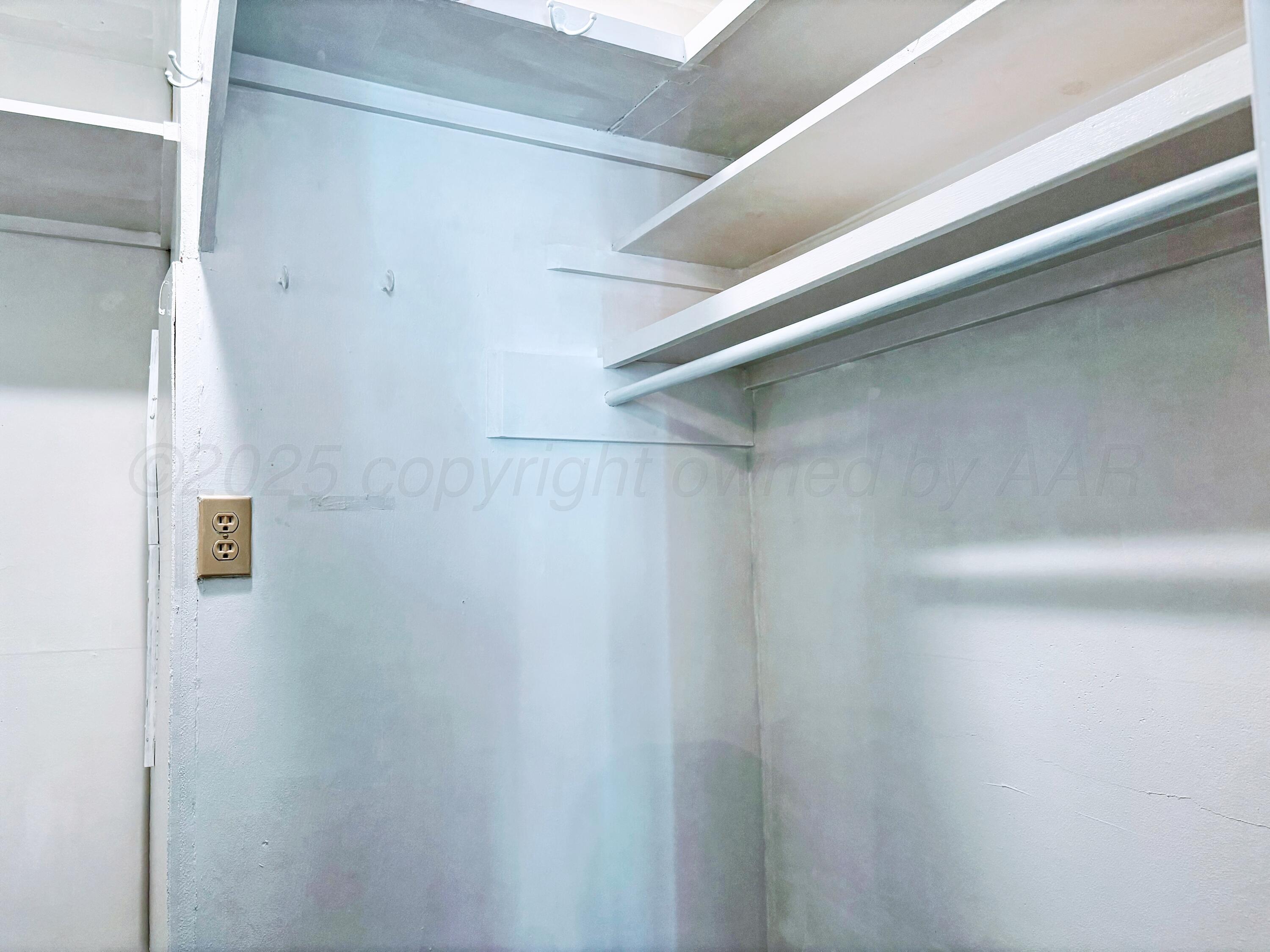 1510 South Indiana Street Perryton, TX 79070 - Photo 20 of 39 a close view of bathroom