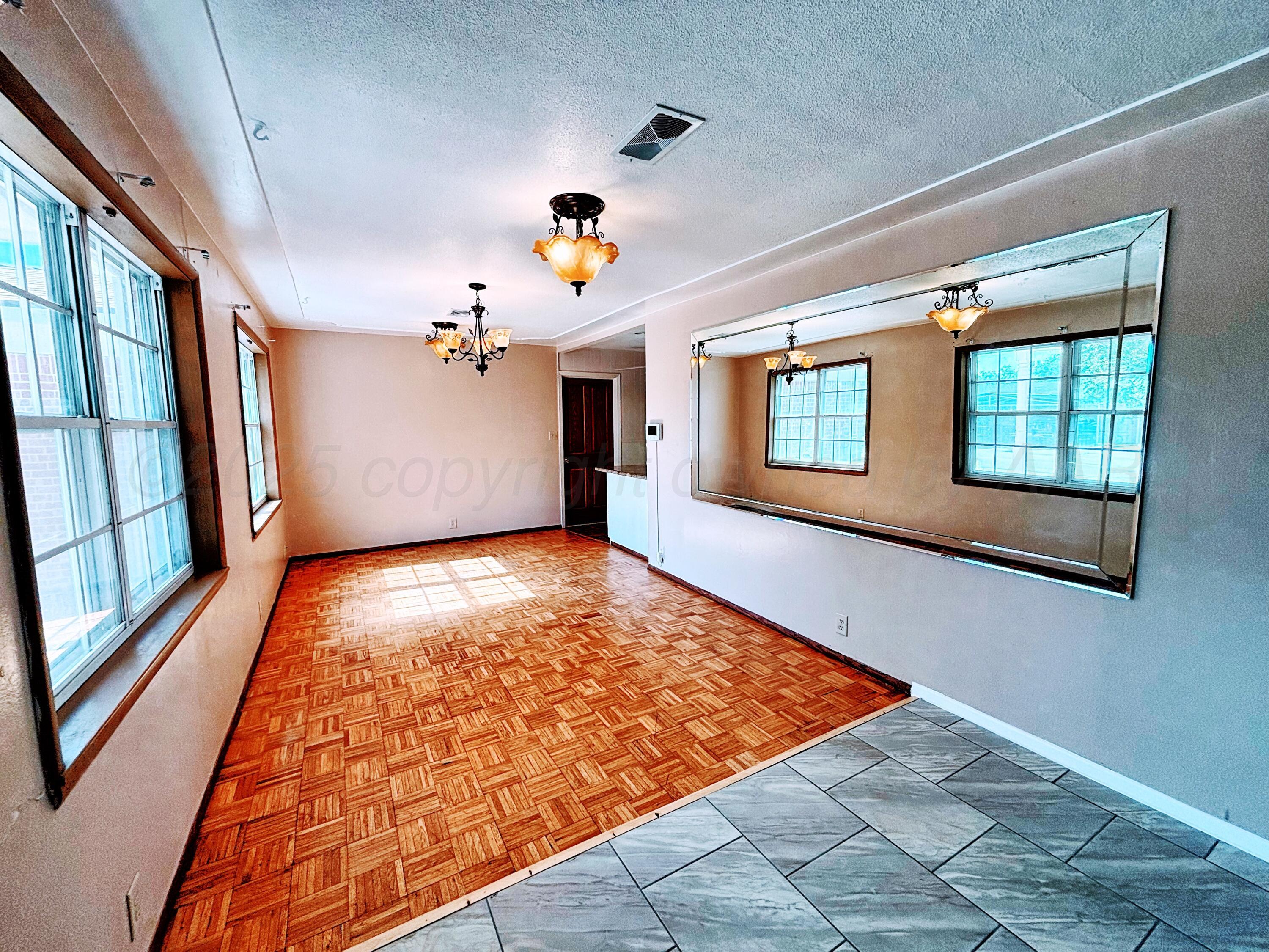 1510 South Indiana Street Perryton, TX 79070 - Photo 4 of 39 a view of an entryway