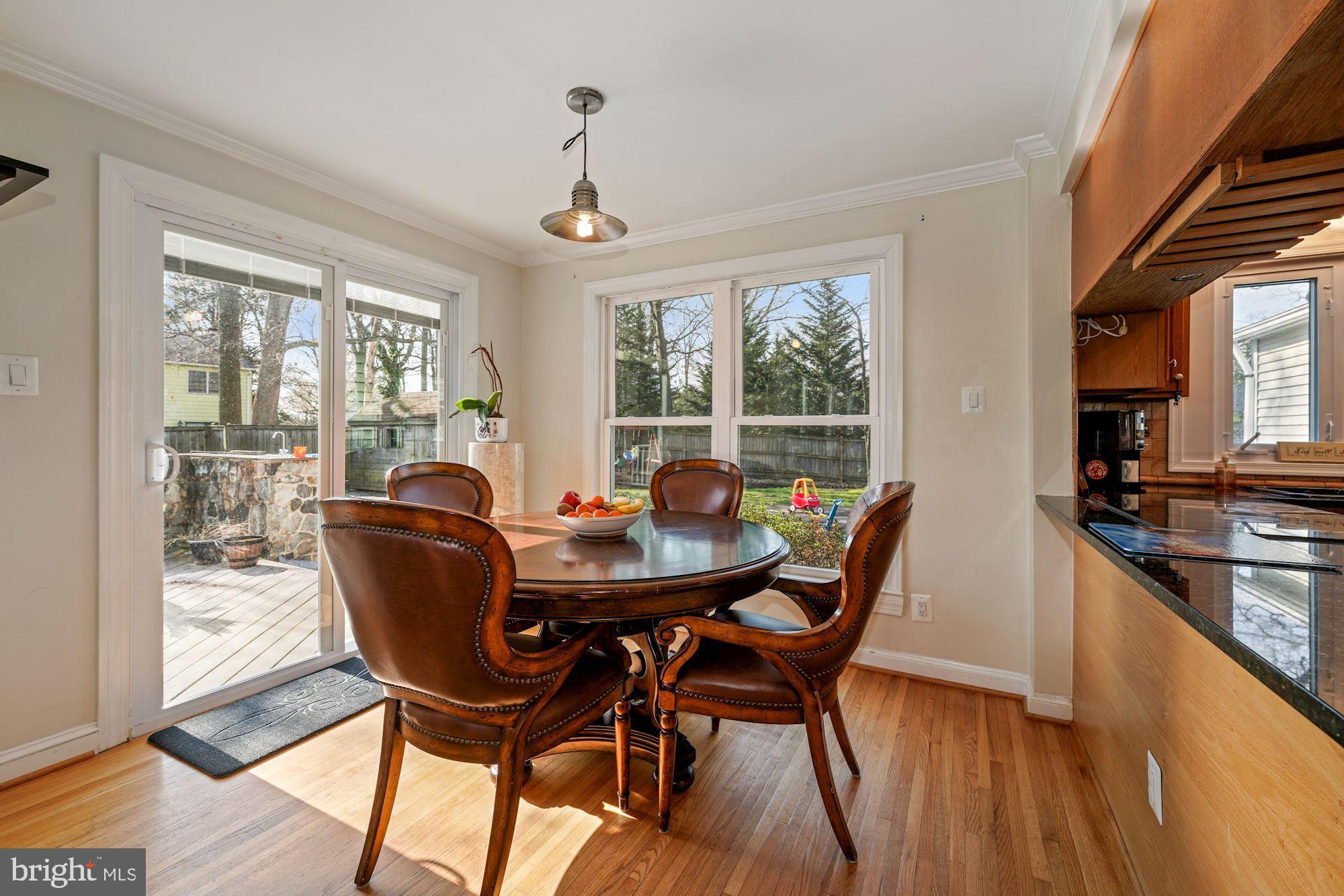 1913 Woodford Road Vienna, VA 22182 - Photo 12 of 44