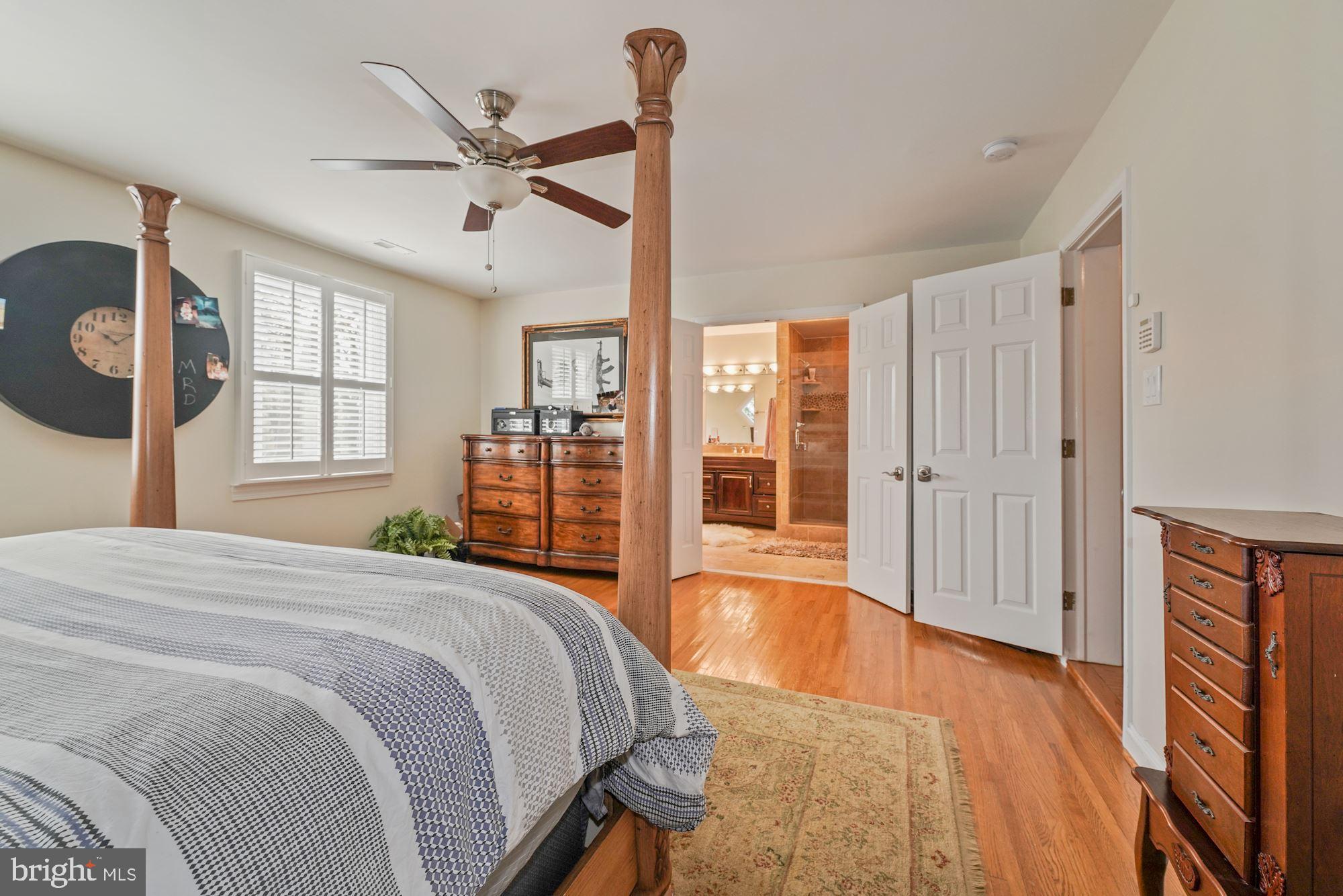 1913 Woodford Road Vienna, VA 22182 - Photo 20 of 44