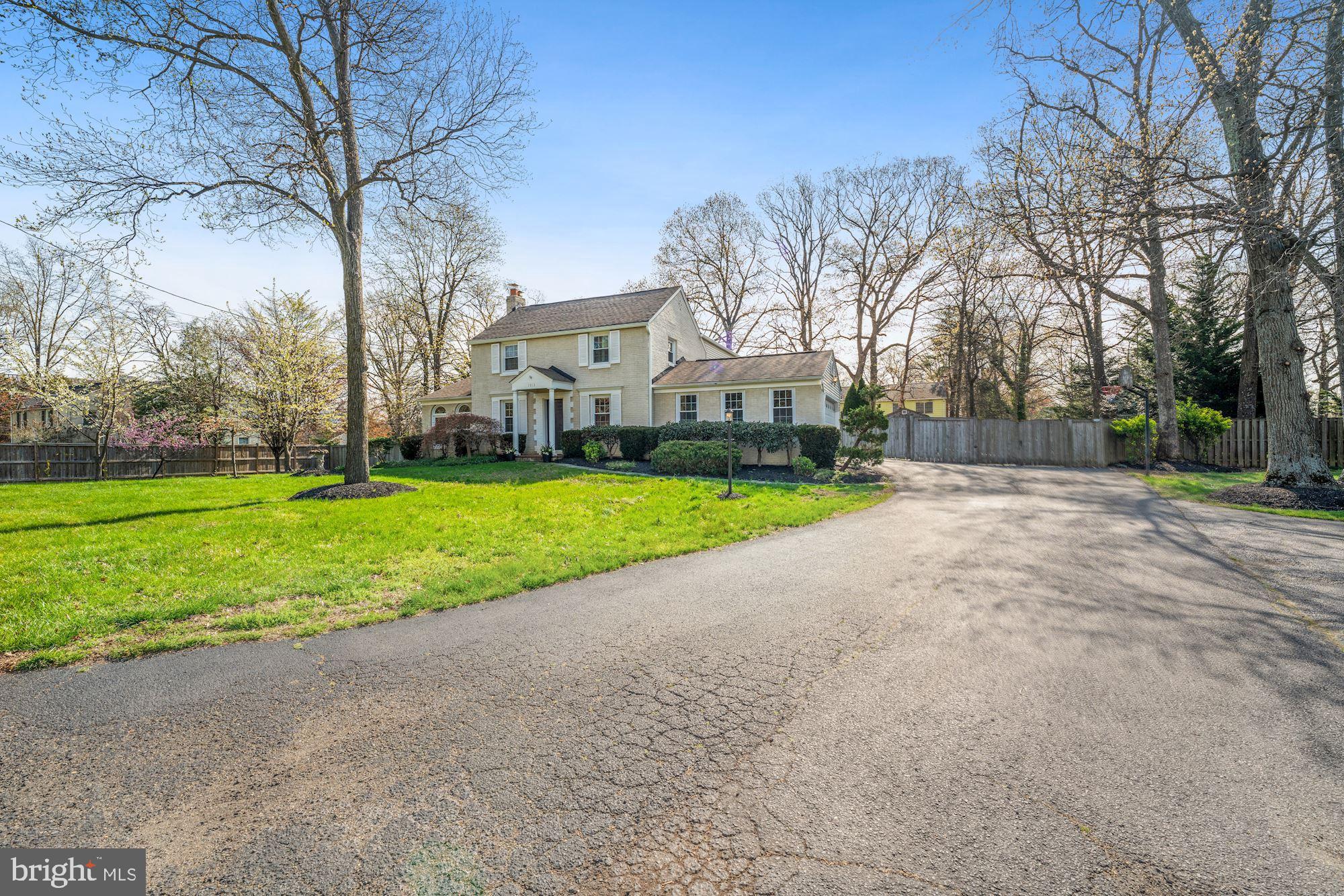 1913 Woodford Road Vienna, VA 22182 - Photo 2 of 44