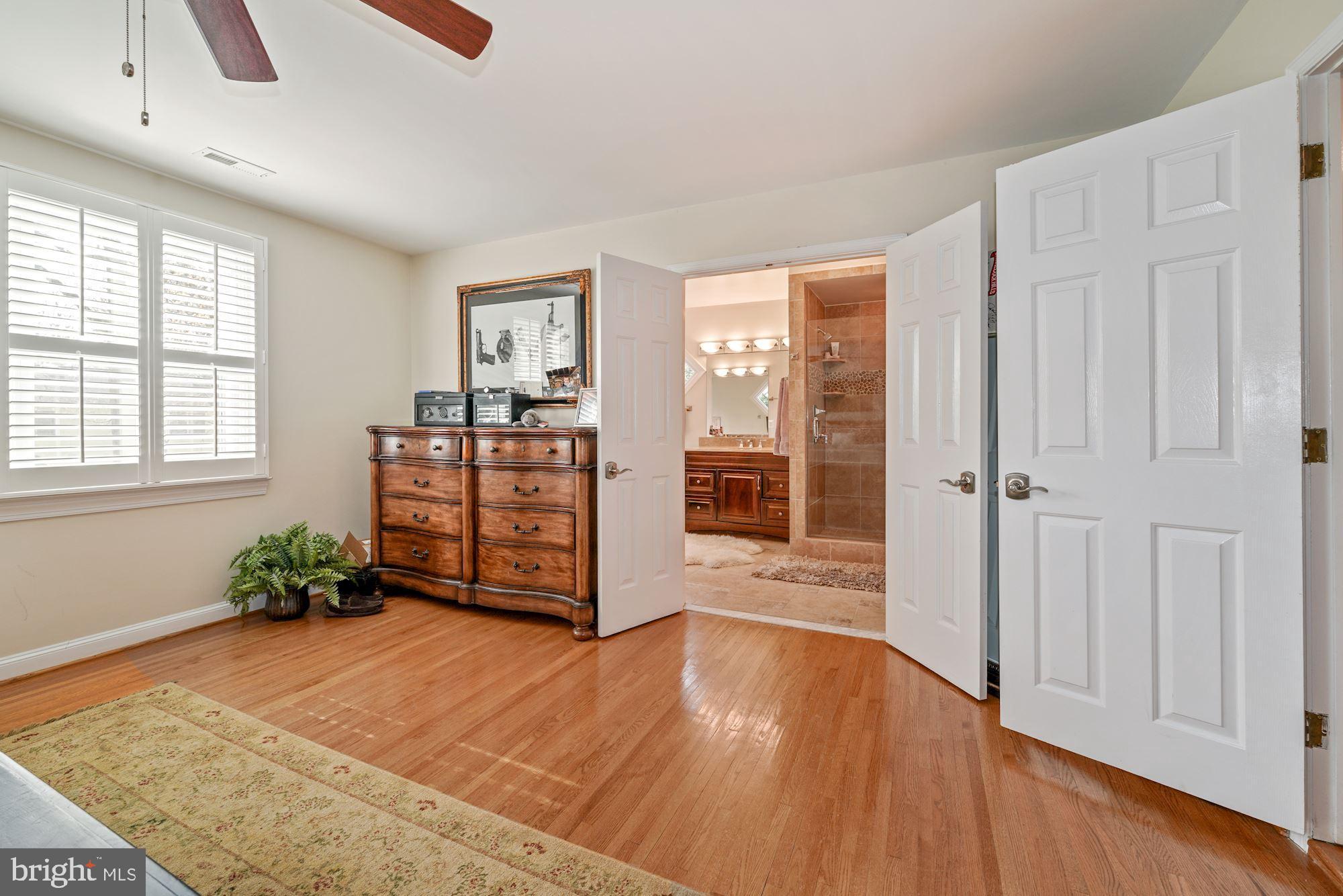 1913 Woodford Road Vienna, VA 22182 - Photo 21 of 44