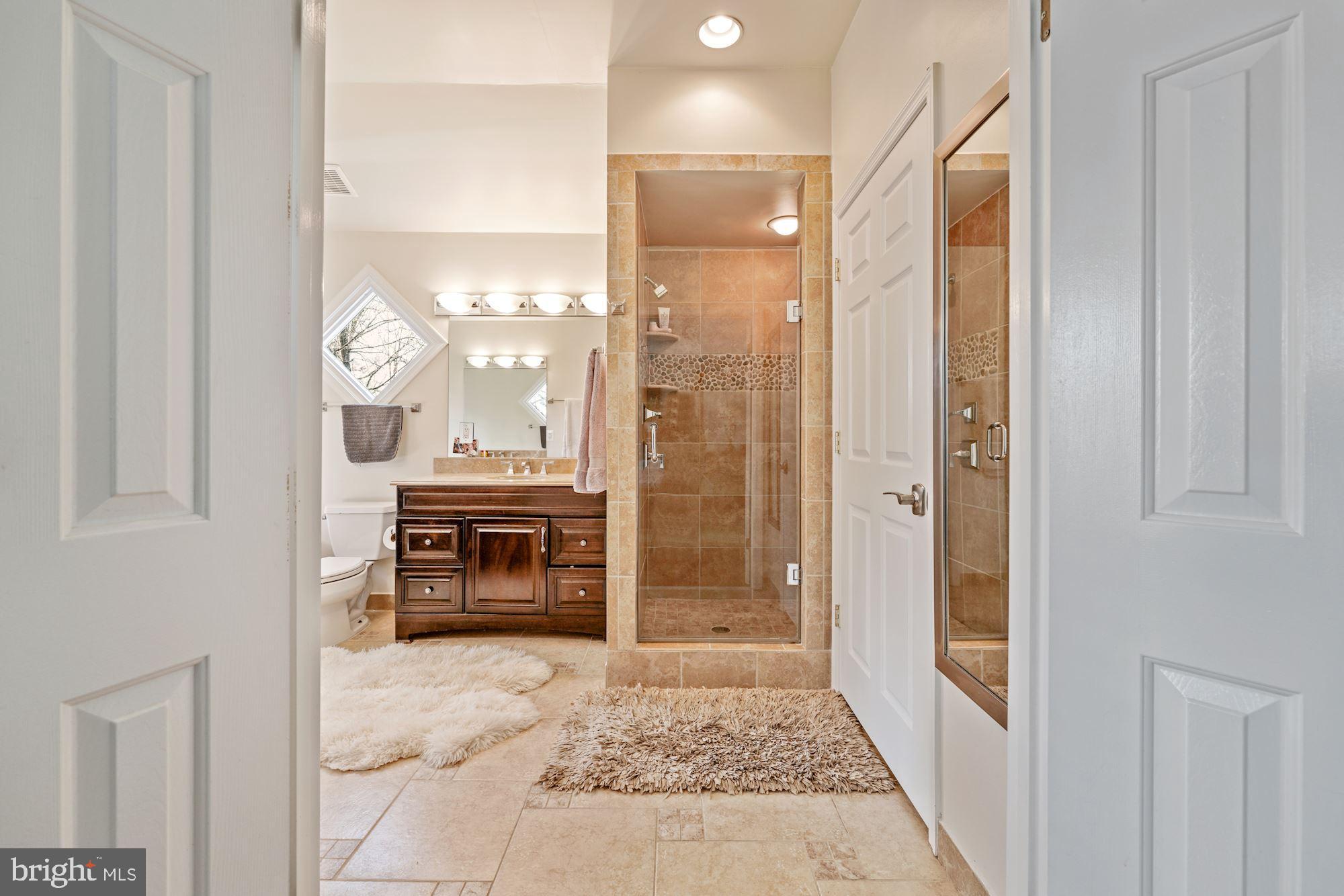 1913 Woodford Road Vienna, VA 22182 - Photo 22 of 44