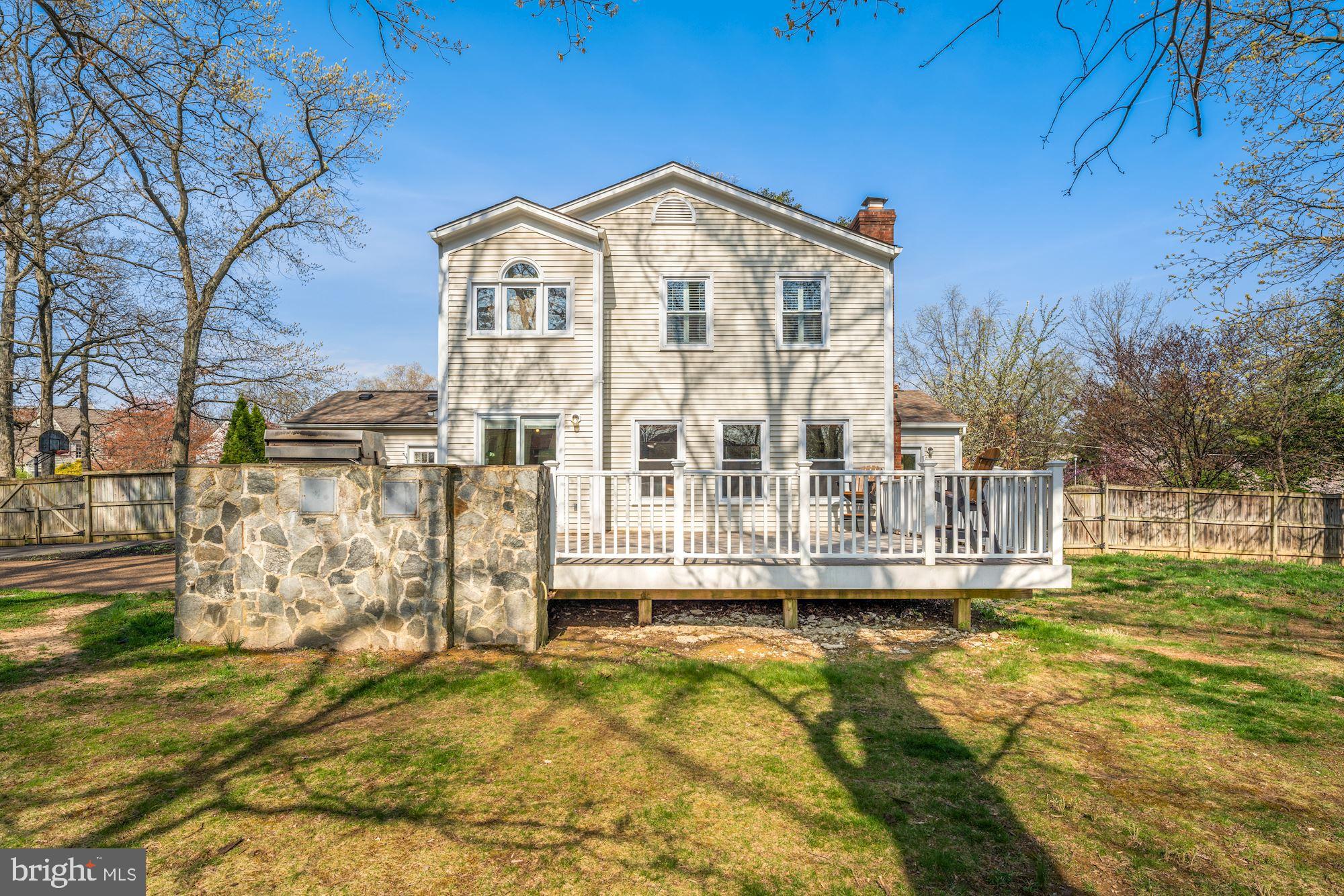 1913 Woodford Road Vienna, VA 22182 - Photo 25 of 44
