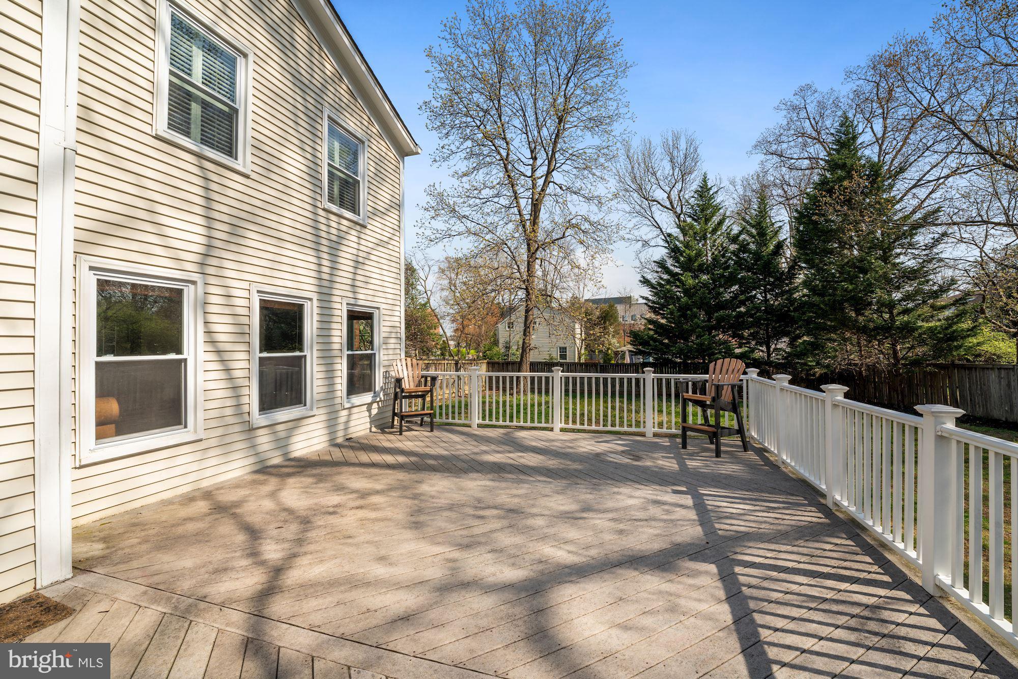 1913 Woodford Road Vienna, VA 22182 - Photo 27 of 44