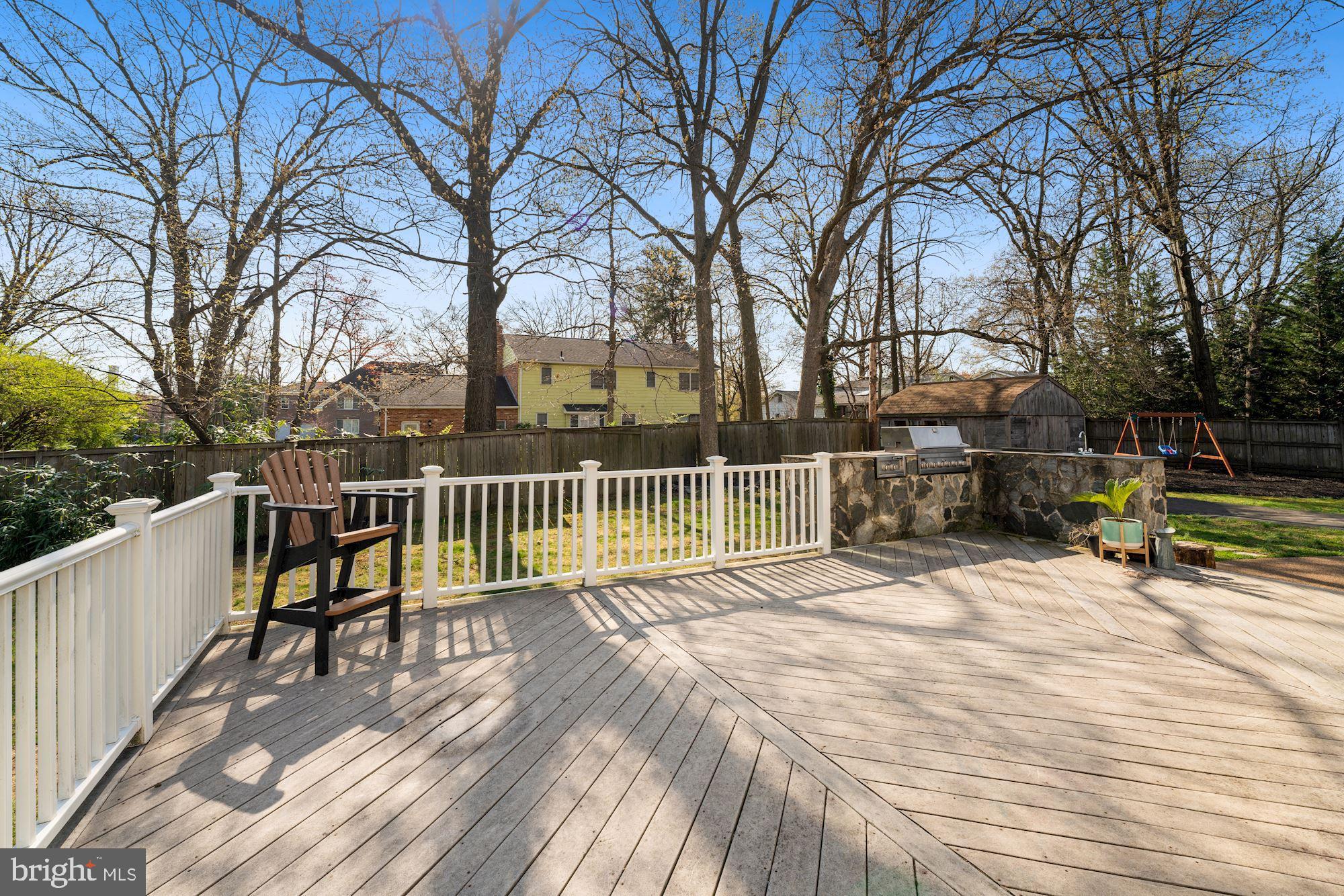 1913 Woodford Road Vienna, VA 22182 - Photo 28 of 44