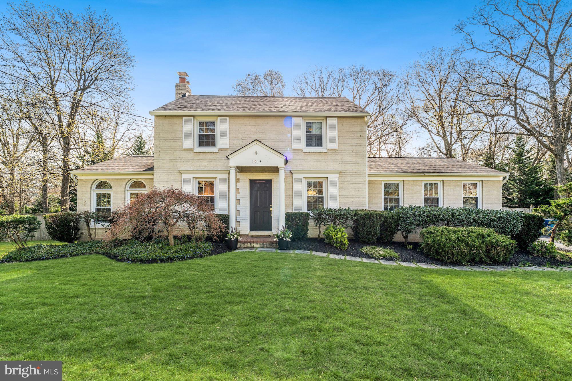 1913 Woodford Road Vienna, VA 22182 - Photo 30 of 44