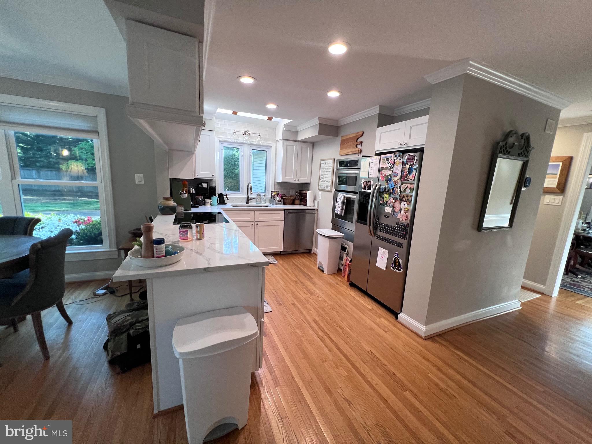 1913 Woodford Road Vienna, VA 22182 - Photo 3 of 44