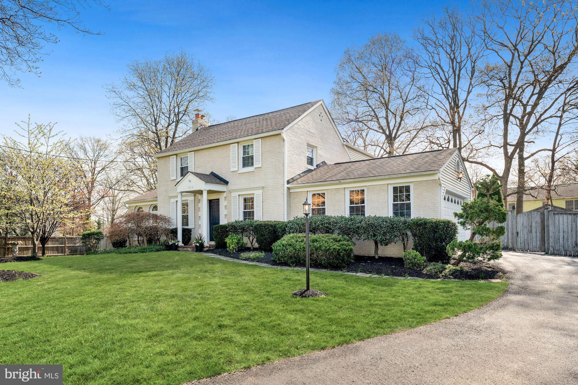 1913 Woodford Road Vienna, VA 22182 - Photo 31 of 44