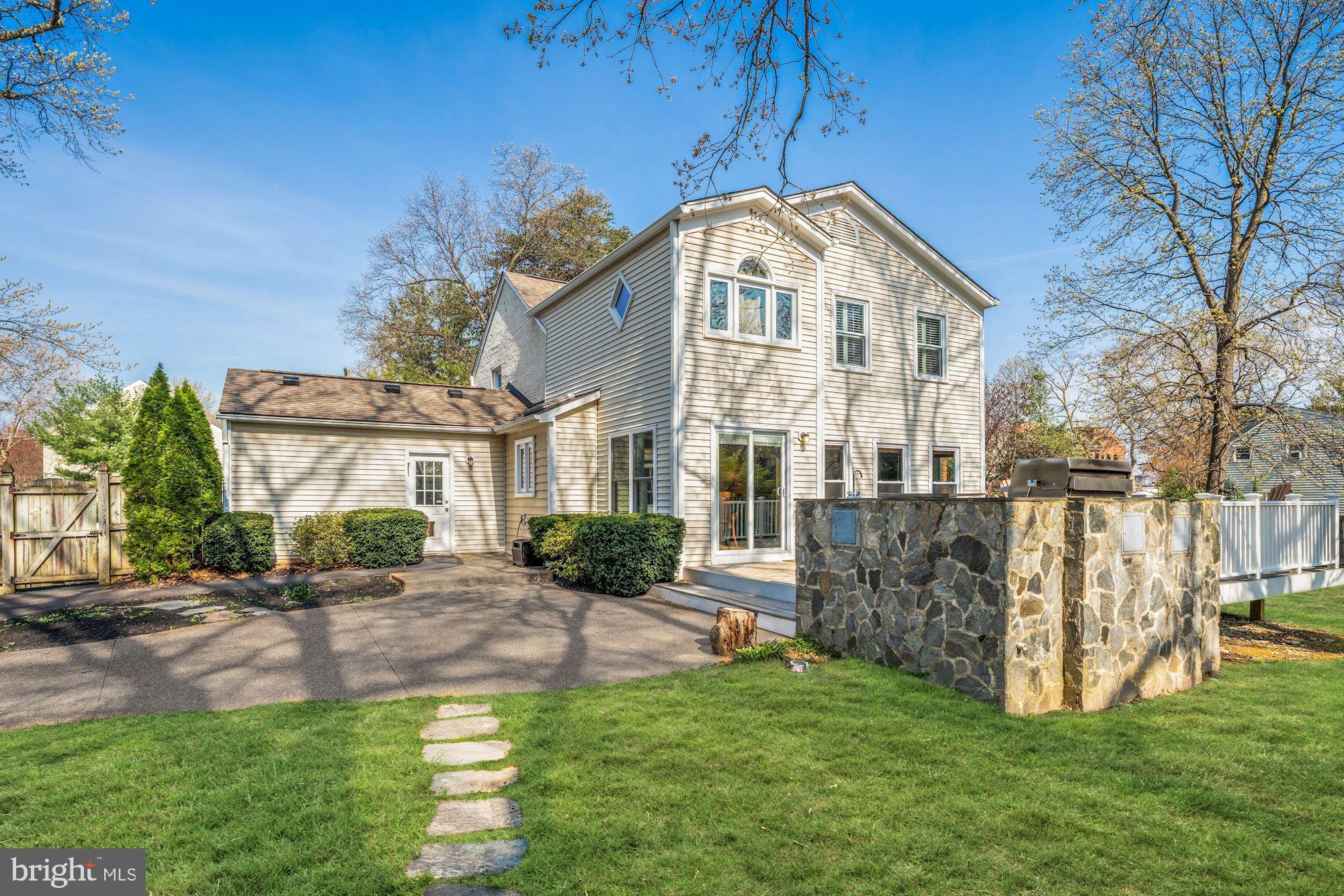 1913 Woodford Road Vienna, VA 22182 - Photo 34 of 44