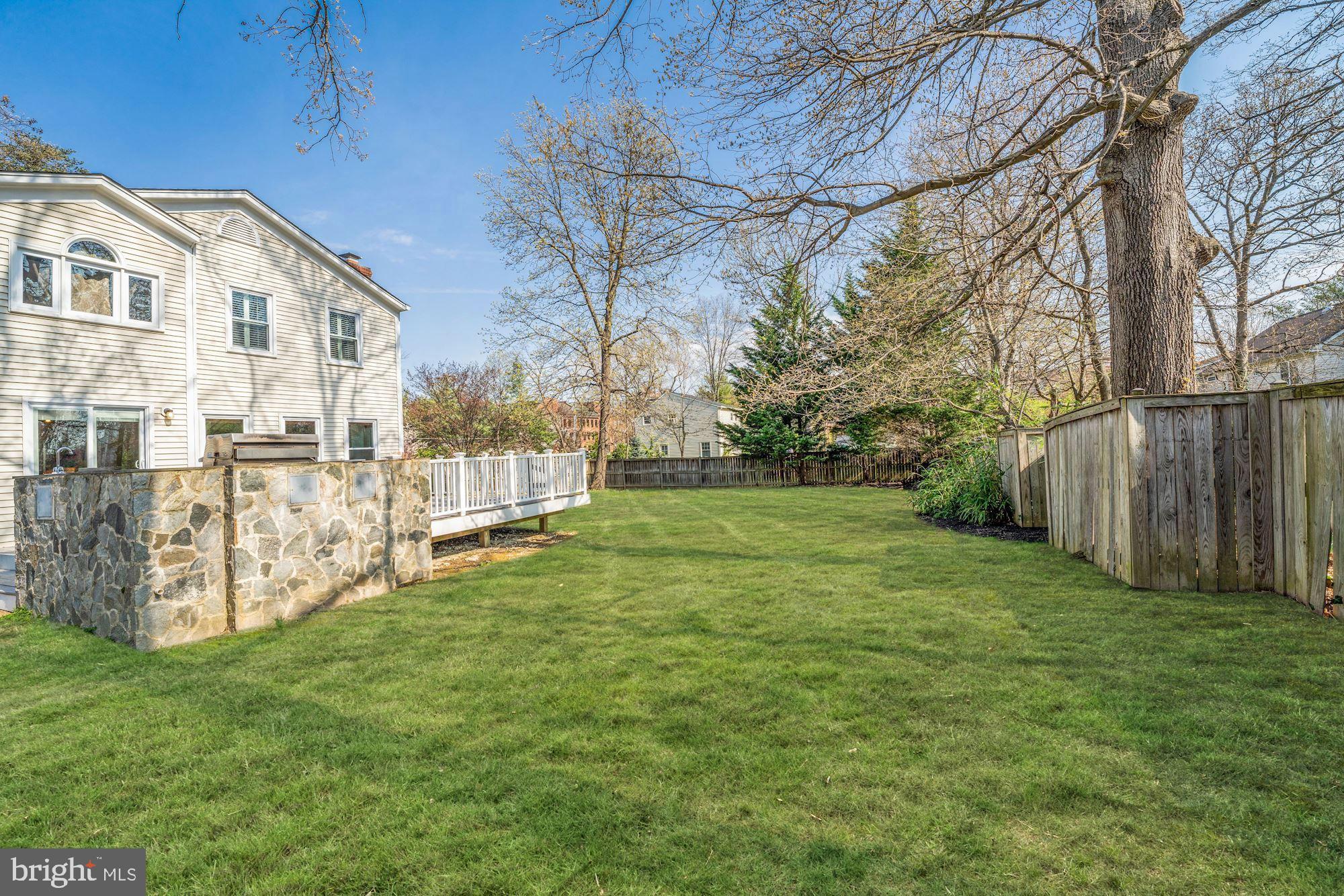 1913 Woodford Road Vienna, VA 22182 - Photo 35 of 44