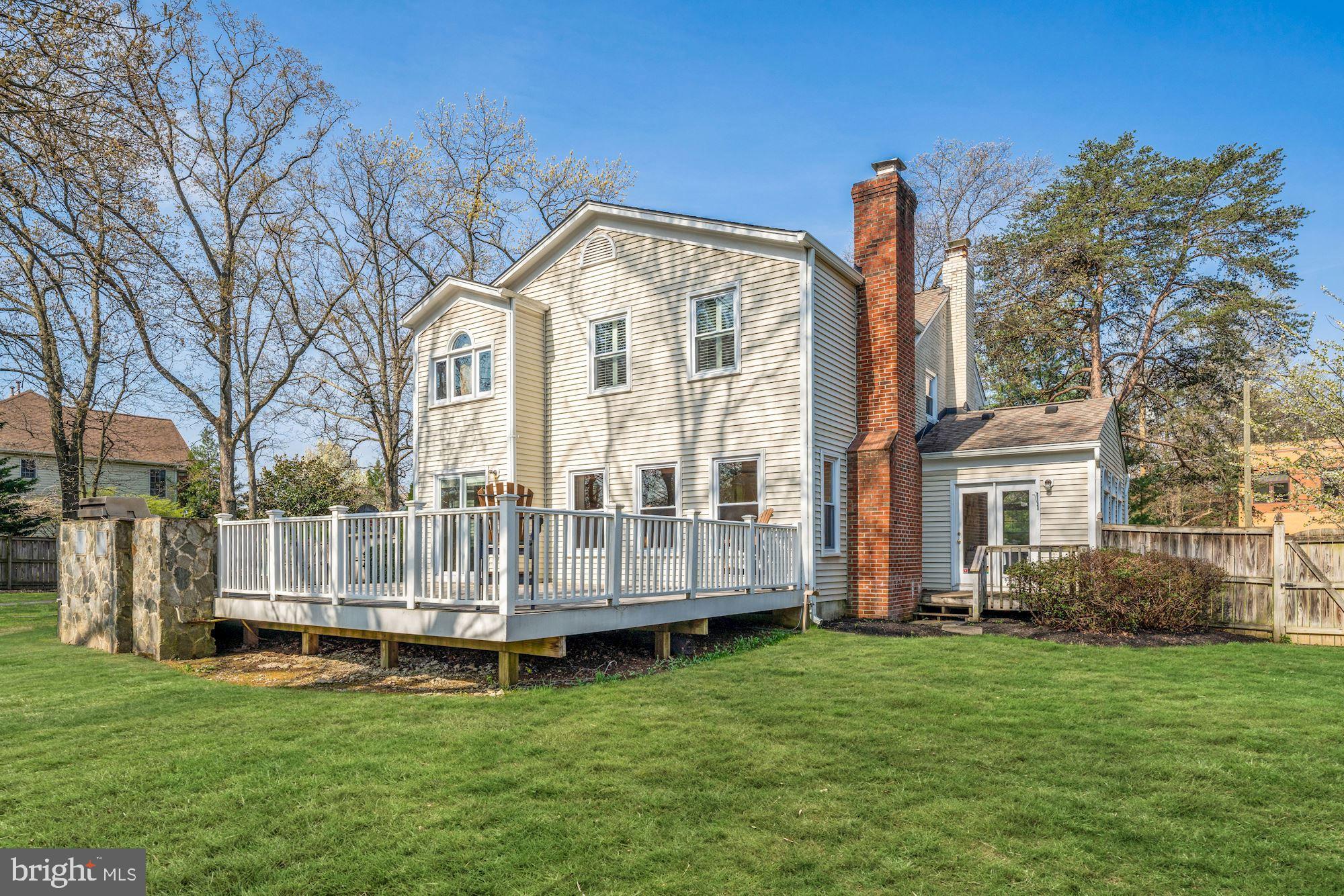 1913 Woodford Road Vienna, VA 22182 - Photo 36 of 44