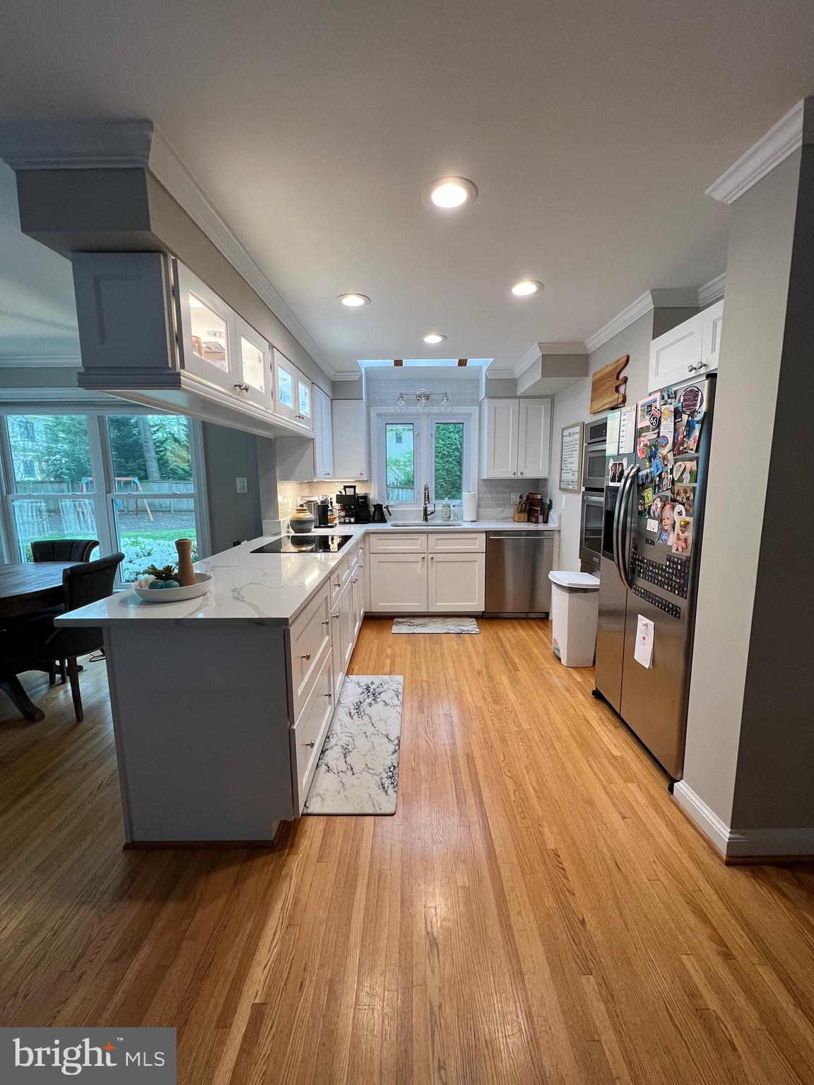 1913 Woodford Road Vienna, VA 22182 - Photo 4 of 44