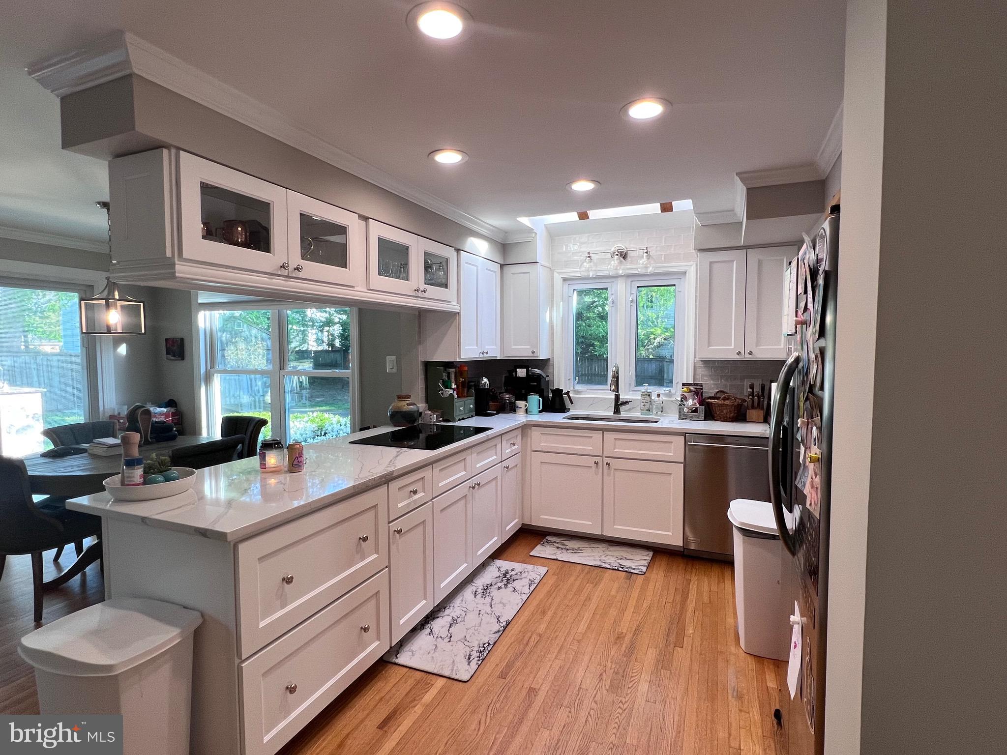 1913 Woodford Road Vienna, VA 22182 - Photo 6 of 44