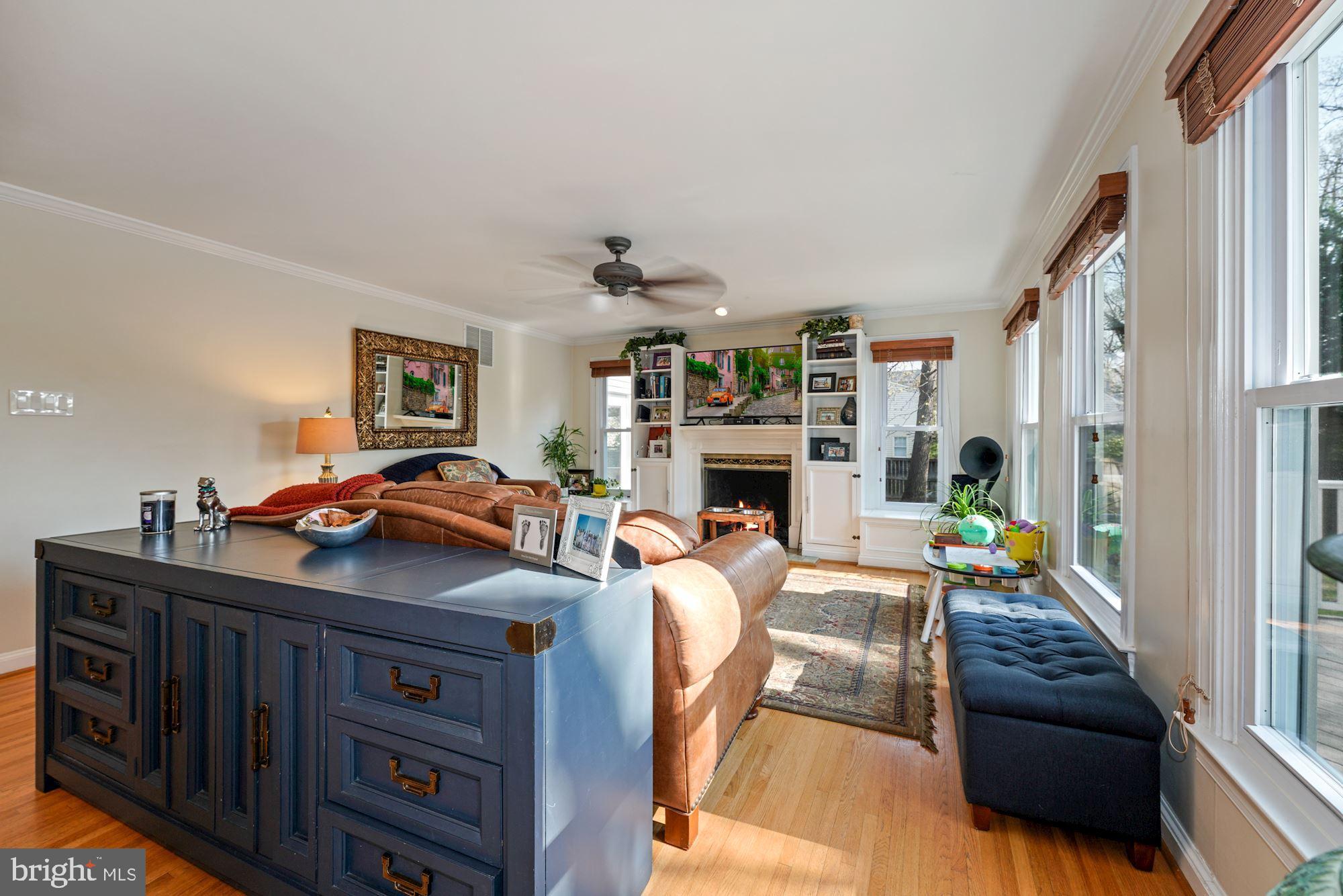 1913 Woodford Road Vienna, VA 22182 - Photo 7 of 44