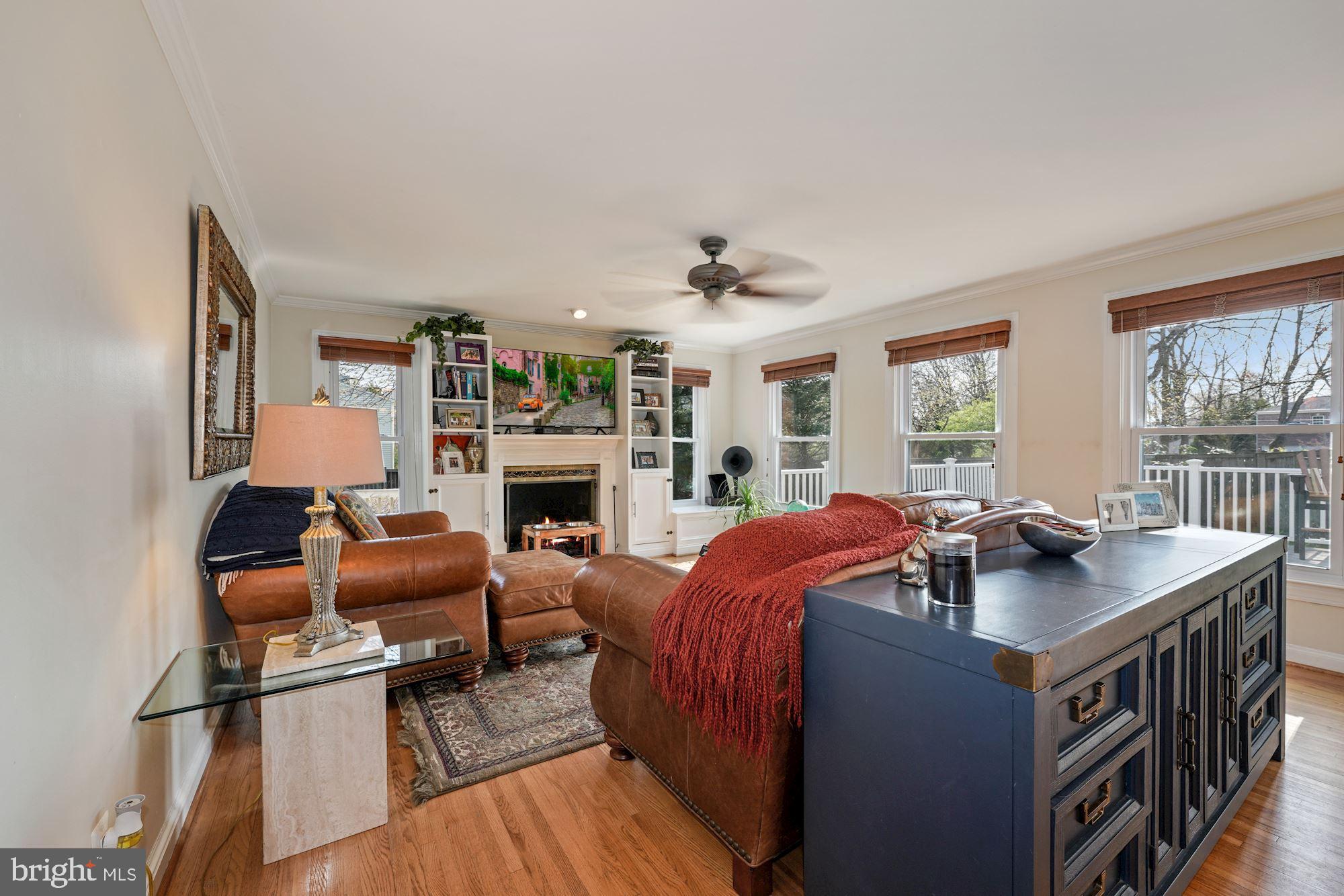 1913 Woodford Road Vienna, VA 22182 - Photo 8 of 44