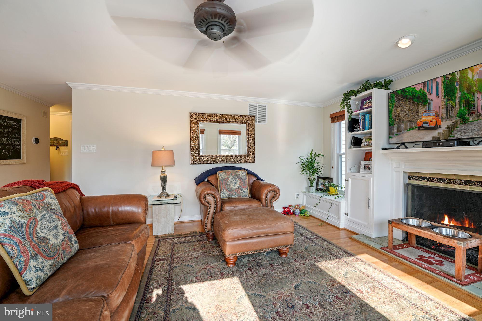 1913 Woodford Road Vienna, VA 22182 - Photo 10 of 44