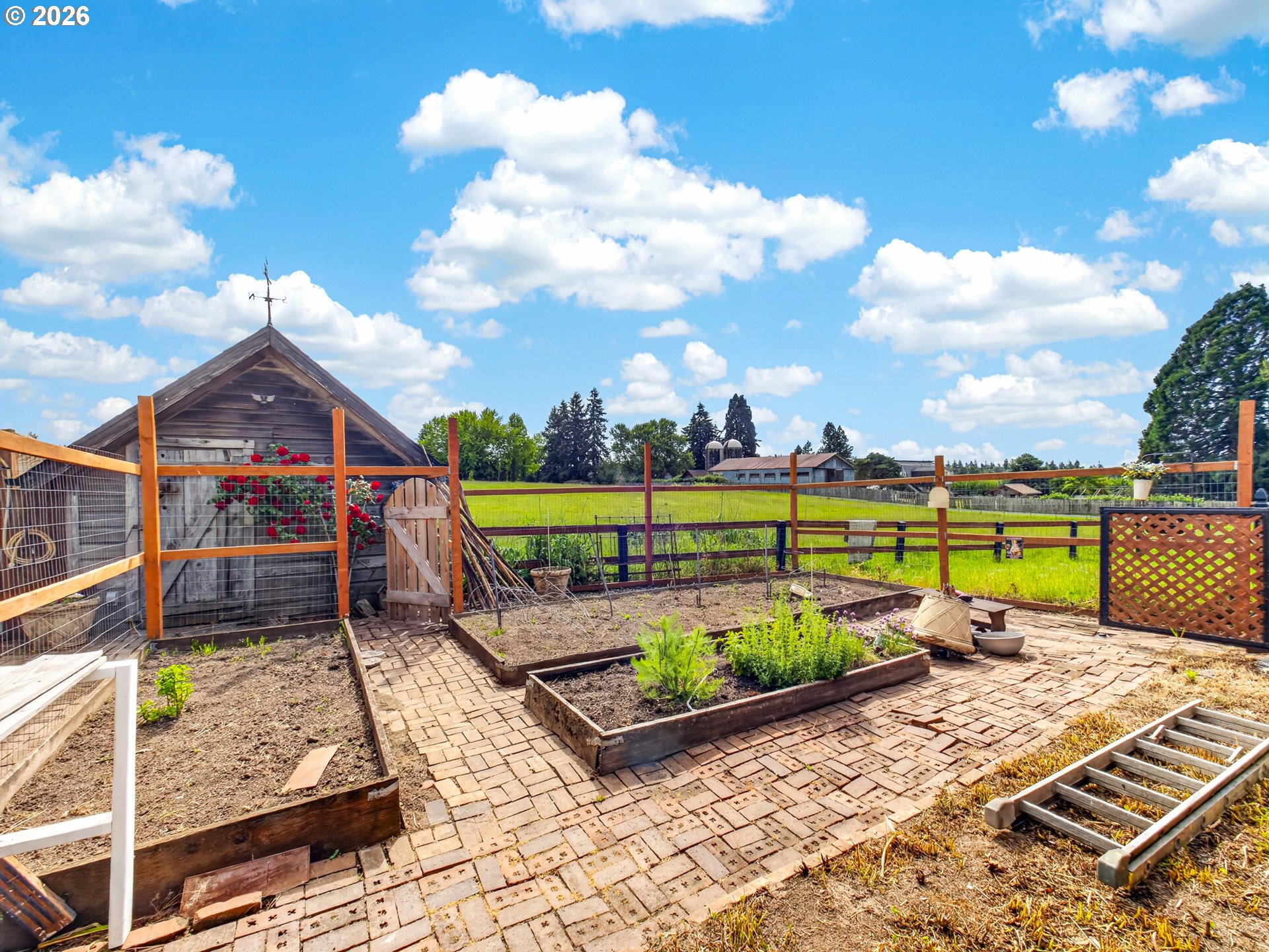 20556 South May Road Oregon City, OR 97045 - Photo 34 of 48 Garden