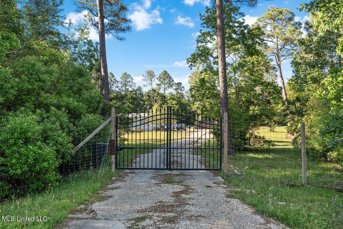 18186 Robinson Road Gulfport, MS 39503 - Photo 3 of 28 DSC00540
