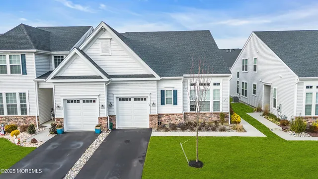 $455,000 | 18 Gulfstream Road, New Egypt, NJ 08533