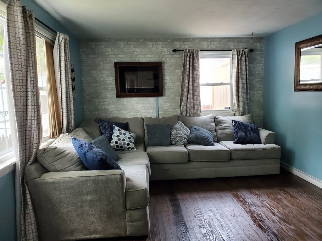21 Nathaniel Street Springfield, MA 01109 - Photo 4 of 20 a living room with furniture and a flat screen tv