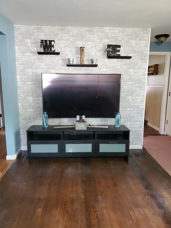 21 Nathaniel Street Springfield, MA 01109 - Photo 5 of 20 a view of living room with furniture and flat screen tv