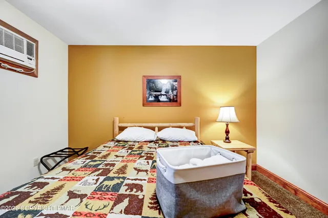 $975,000 | 136 Pineknoll Drive, Lake Harmony, PA 18624