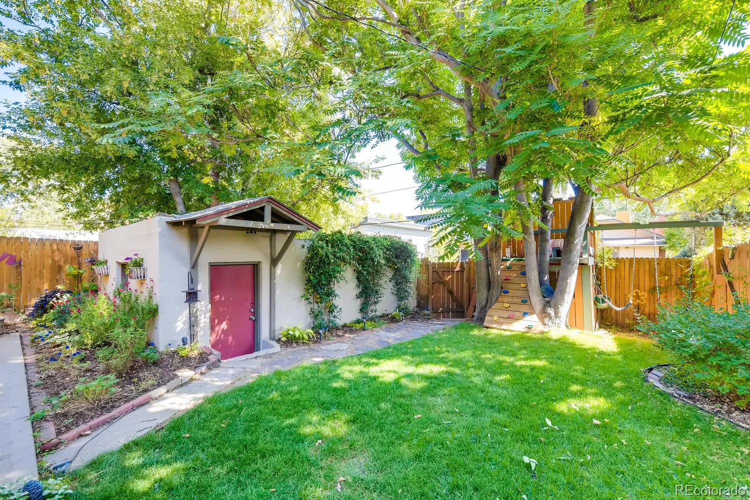 1028 Cook Street Denver, CO 80206 - Photo 31 of 40 a view of backyard with table and chairs and potted plants