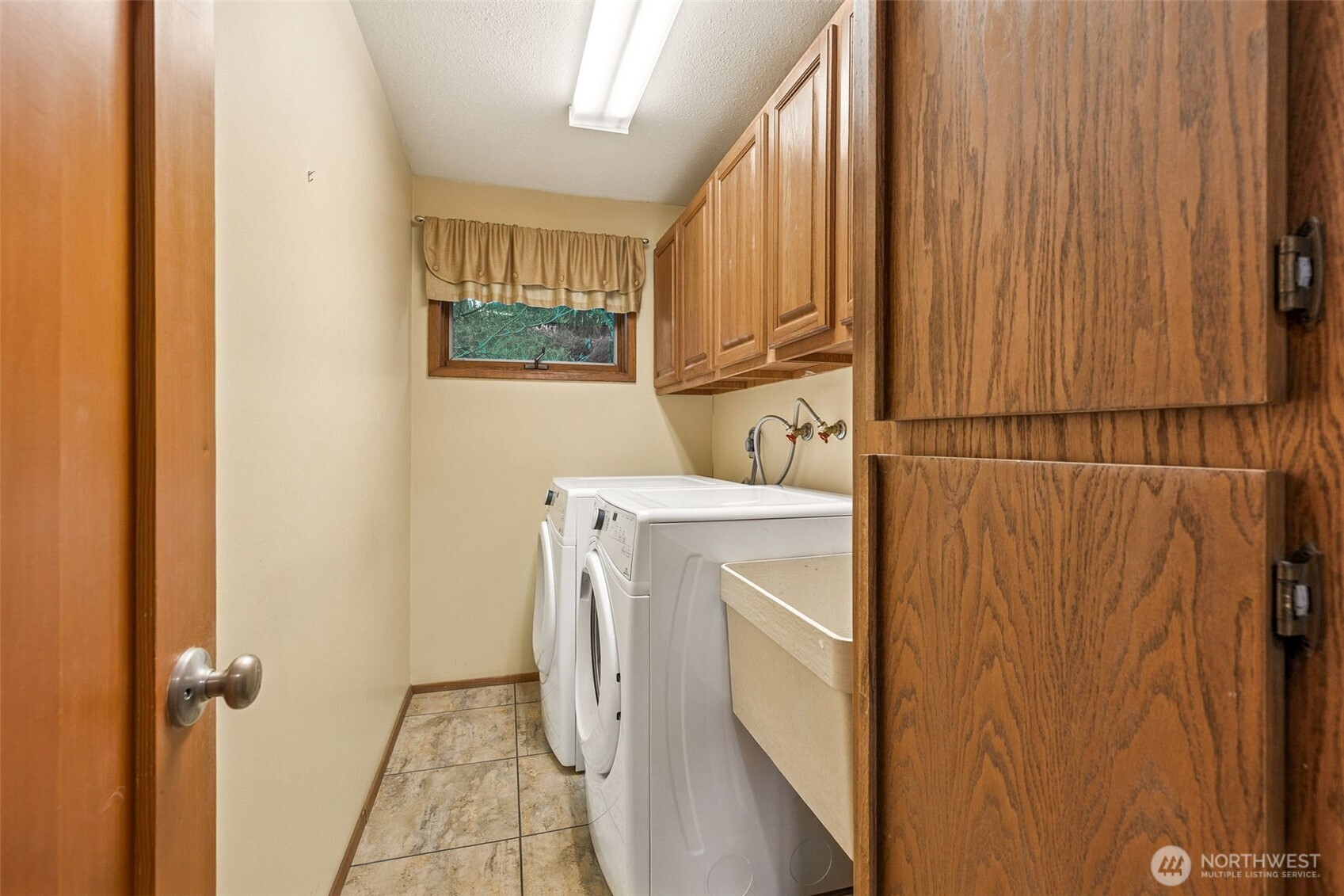 5221 Blvd Ext Road Southeast Olympia, WA 98501 - Photo 10 of 25 a utility room with dryer and washer