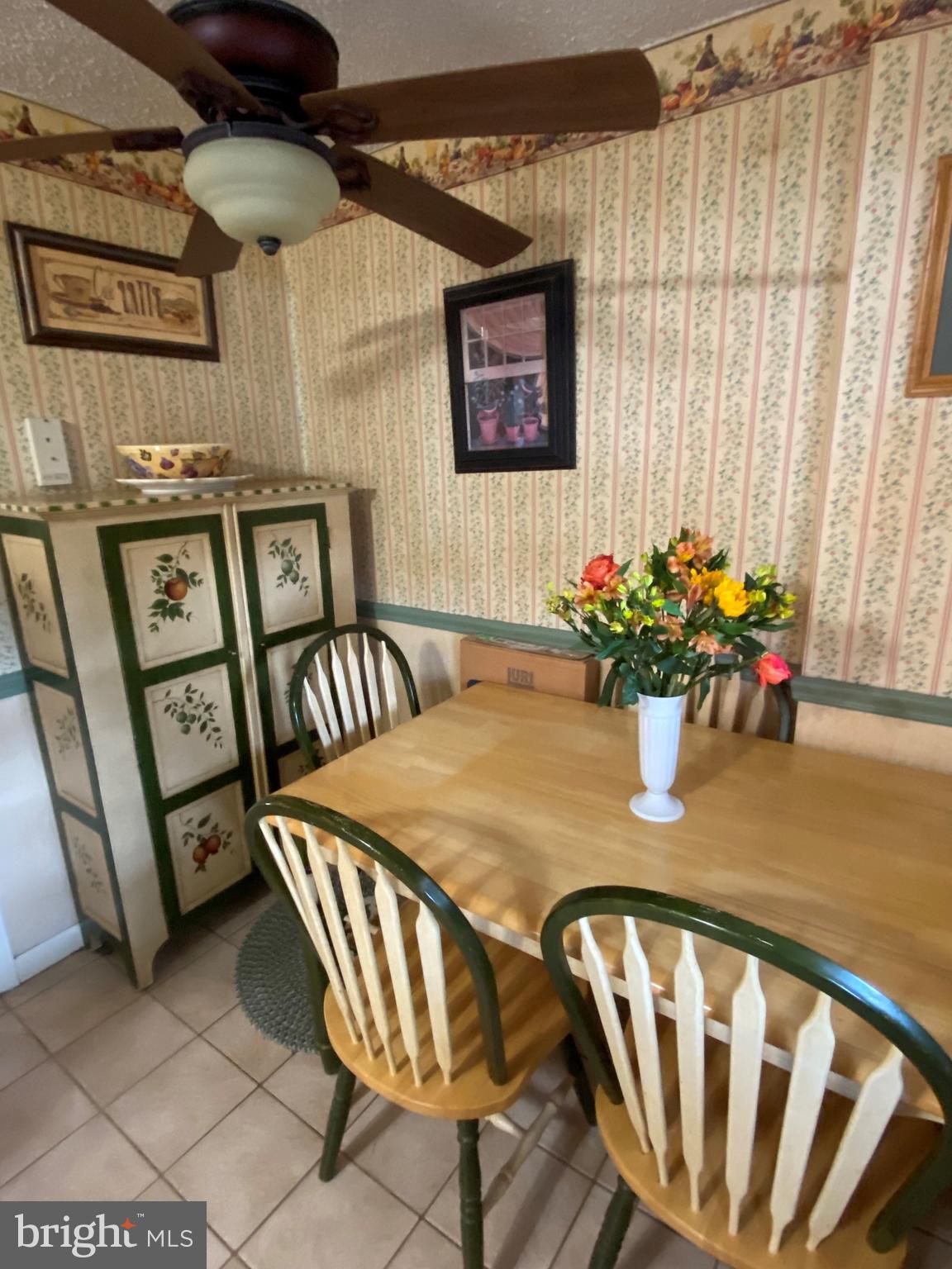 405 Haverford Road Folsom, PA 19033 - Photo 8 of 17 405 Haverford Road - Kitchen