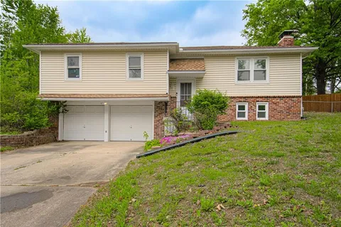 $264,950 | 823 Englewood Street, Lansing, KS 66043