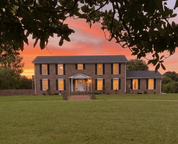 $599,900 | 121 Old Jackson Highway, Leoma, TN 38468