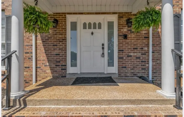 $599,900 | 121 Old Jackson Highway, Leoma, TN 38468